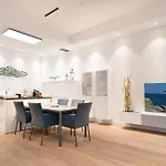 First Bel Etage Apartment