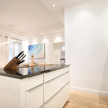 First Bel Etage アパート *