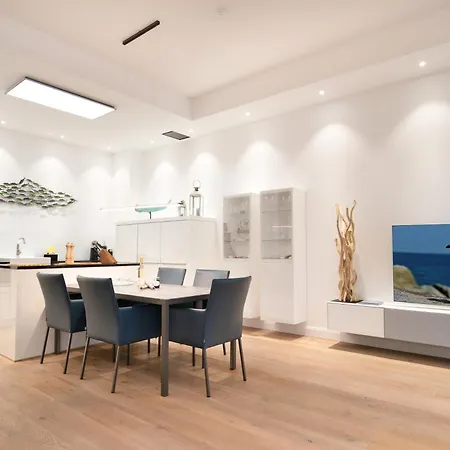 First Bel Etage アパート ゼリン